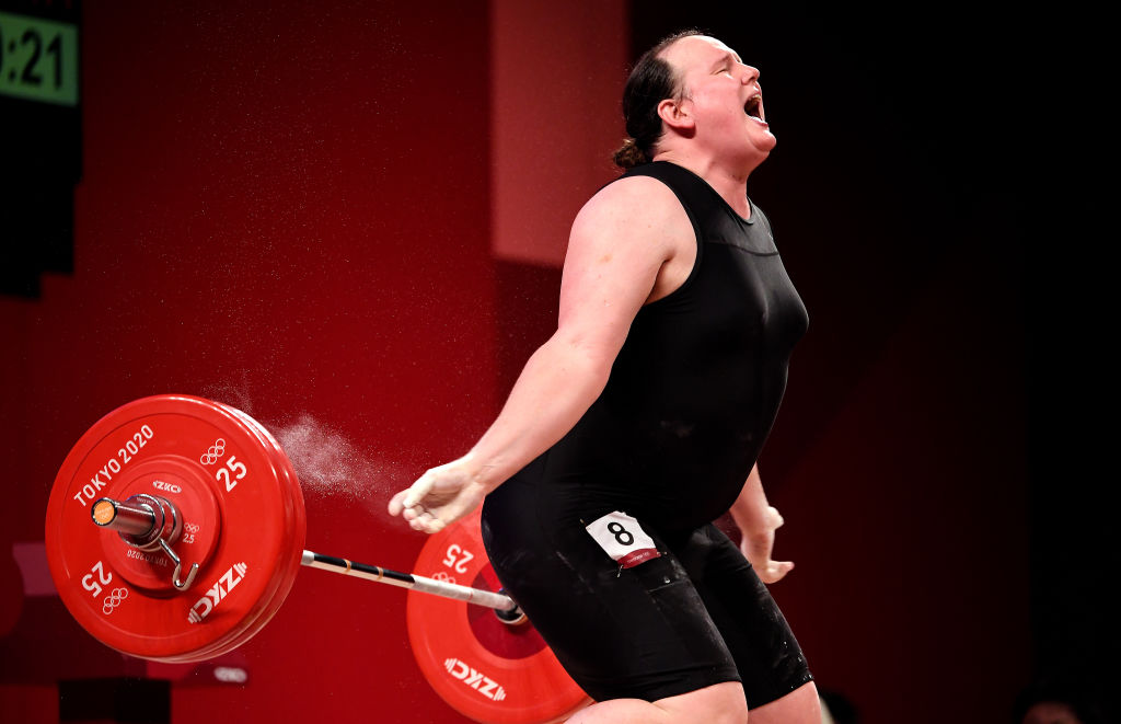 New Zealands Laurel Hubbard, the first transgender Olympian, cant make the lift on his final try in the womens 87kg weightlifting final at the 2020 Tokyo Olympics.