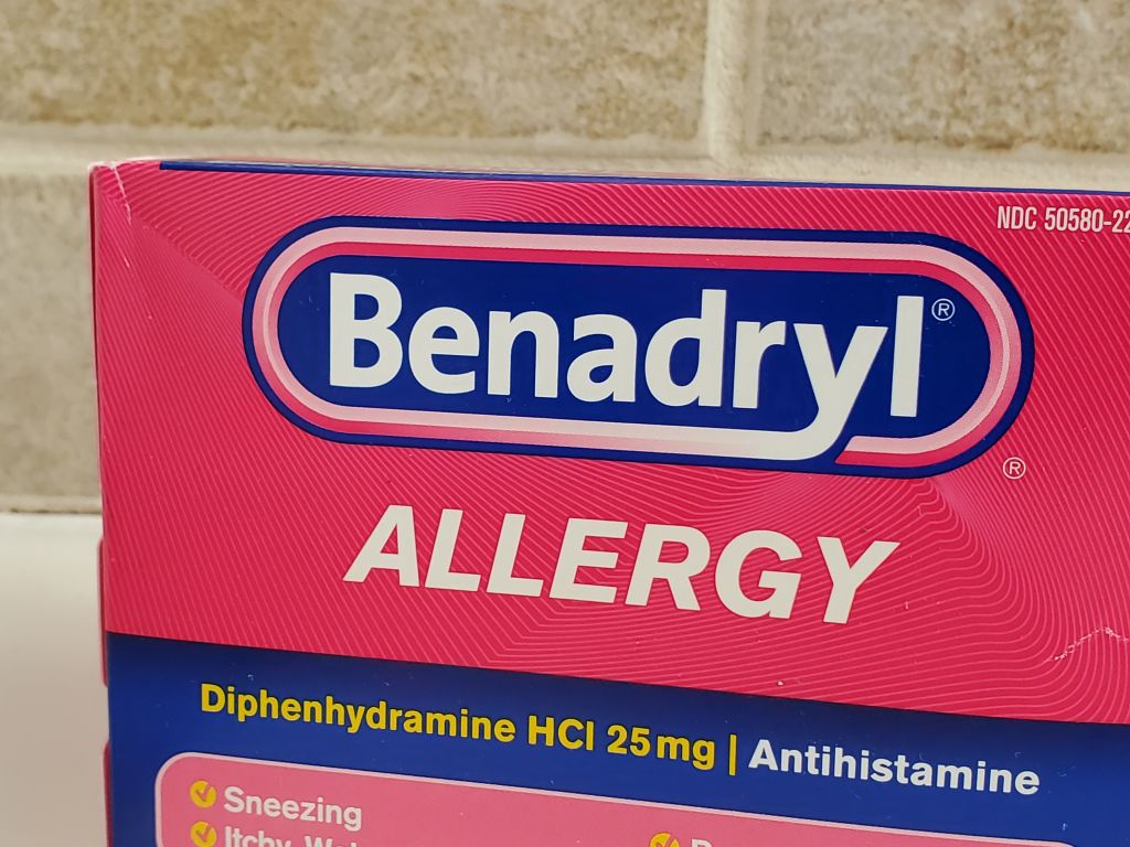 Close-up of Benadryl allergy medication containing diphenhydramine HCl.